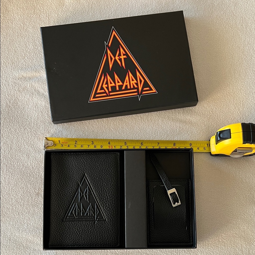 Def Leppard passport holder and bag tag with gift box